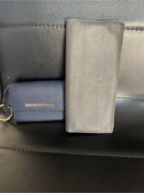 Low start Prada gray Leather Wallet and Micheal kors Set